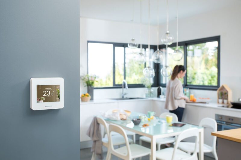 wiser lattialämmitystermostaatti