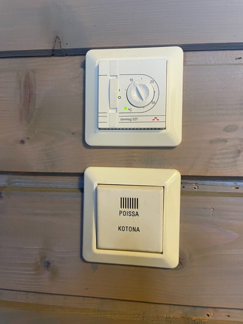 kotona poissa kytkin